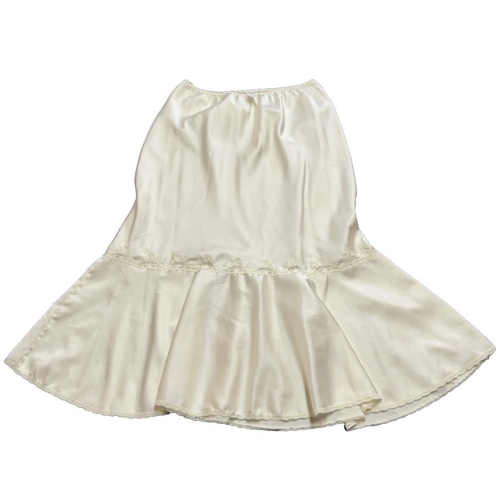 Vintage Bestform Nylon Half Slip Lace Hem Cream M Medium Made in USA 80s 90s